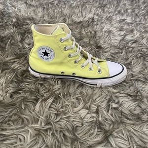 Yellow women’s converse